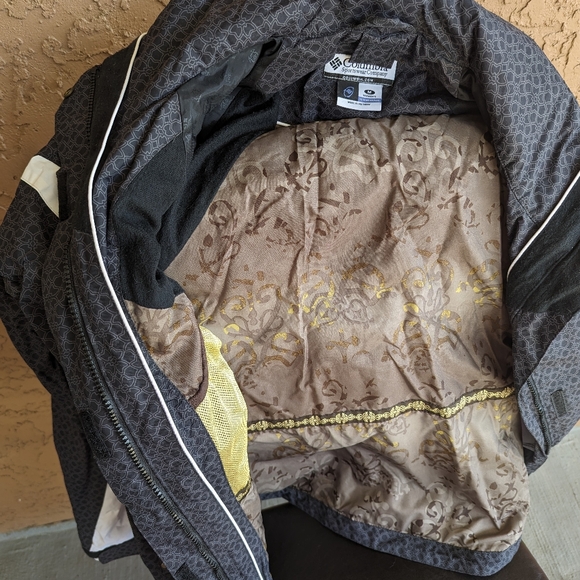 Columbia Jacket Shell - Women's - Women - Medium - good used condition - Picture 12 of 12